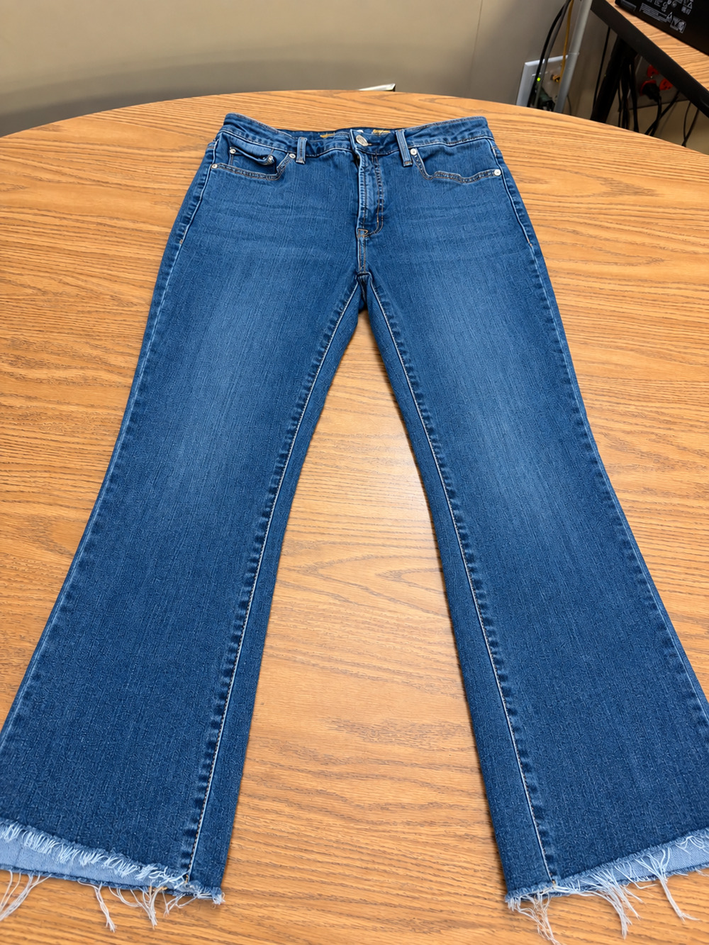 Seven7 Women’s Size 6 Blue Jeans Flare Bootcut Raw Frayed Hem Denim